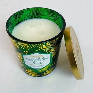 Bellevue Luxury Candle in Mistletoe Frost Scent 12oz